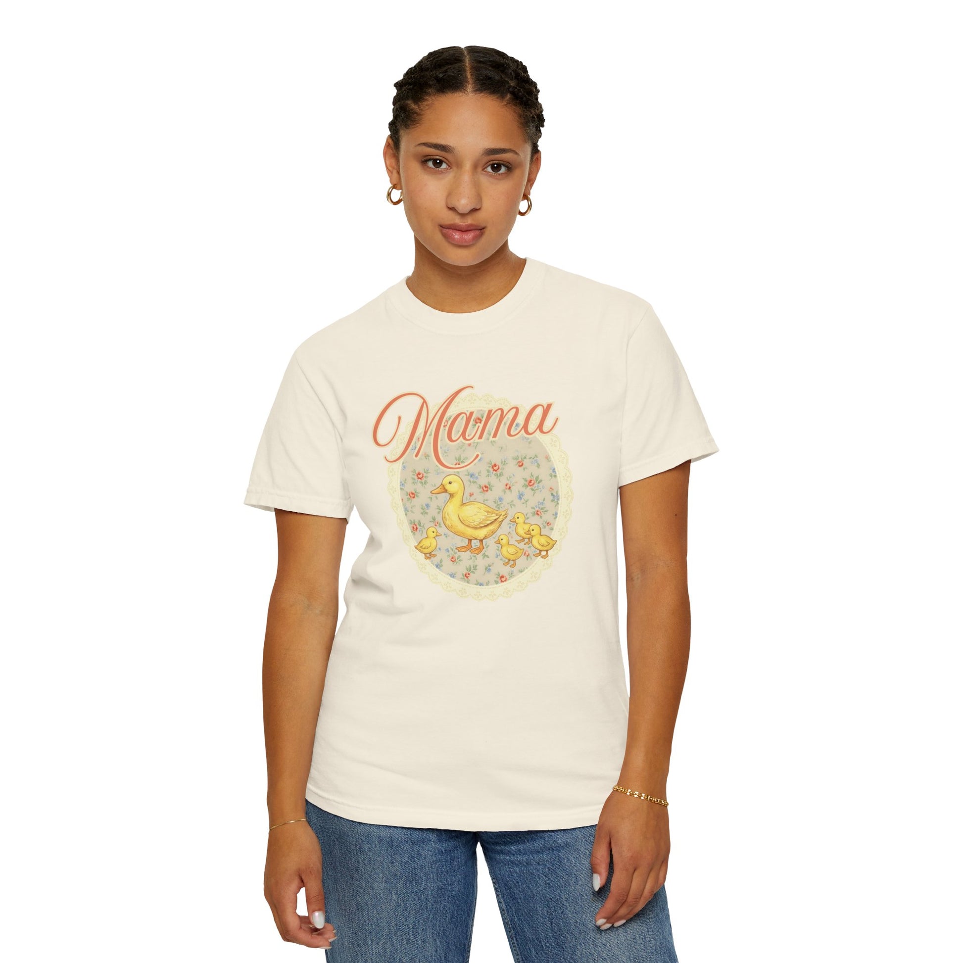 Mama Duck Floral T-Shirt – Cute Mother’s Day Tee with Ducklings